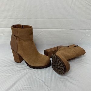 Tan heeled Sam Eldman boots (WORN ONCE)